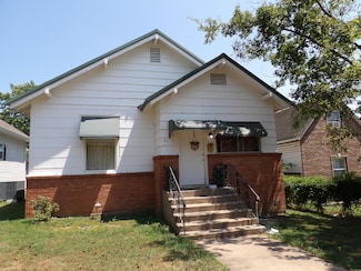 611 8th St, Monett, MO 65708