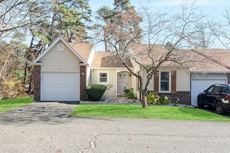 3 Taylor Ct, Lakewood, NJ 08701