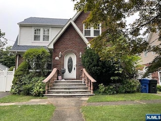 135 Rockwood Place, Englewood, NJ 07631