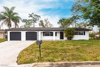 818 Gardenside Ct, Lehigh Acres, FL 33936