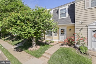 9852 Oakdale Woods Ct, Vienna, VA 22181