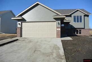 104 Hawk Ave, Eagle Lake, MN 56024
