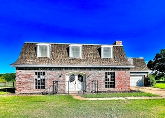 3201 Shoreview Dr, Cleburne, TX 76033
