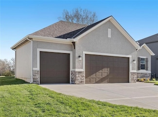 8153 Roundtree St, Lenexa, KS 66220