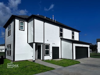 134 Pecan Ln, Lake Jackson, TX 77566