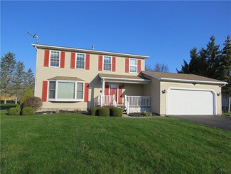 2 Yellowrose Cir, Brockport, NY 14420
