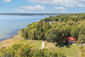 90 Bluff Point Ln, Waverly, TN 37185