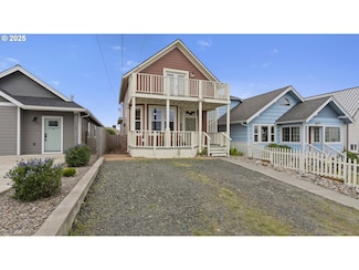 2146 Mcpherson St, North Bend, OR 97459