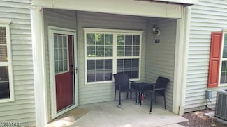 5414 Tudor Dr, Pompton Plains, NJ 07444