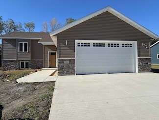 1310 Greenleaf Rd, Owatonna, MN 55060