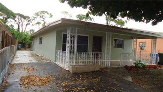 645 NE 39th St, Oakland Park, FL 33334