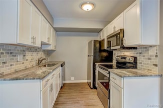 2159 Decker Rd Unit 20, Walled Lake, MI 48390