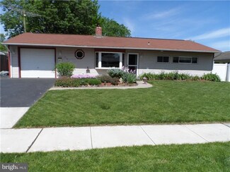 26 Meadow Ln, Levittown, PA 19054