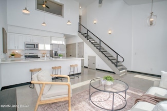 613 Burnett Farm Ln, Louisville, KY 40243