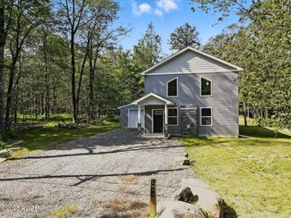 1073 W Side Dr, Newfoundland, PA 18445