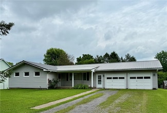 13 Bennett Ave, Manchester, NY 14504