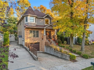 109 Madsen Ave, Staten Island, NY 10309