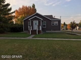 811 Emmerling Ave, Walhalla, ND 58282