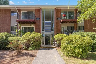 11 Crescent Dr Unit 10, Andover, MA 01810