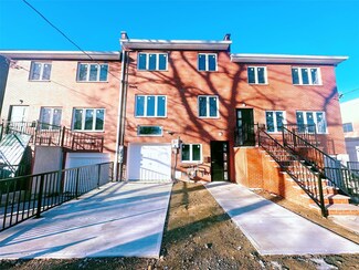 42-16 215th St, Bayside, NY 11361