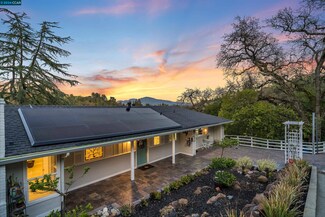 930 Hawthorn Dr, Lafayette, CA 94549