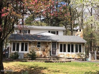 115 Tulip St, Dingmans Ferry, PA 18328