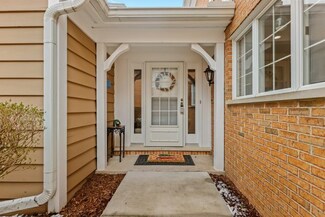 1443 Shire Cir Unit 14, Inverness, IL 60067