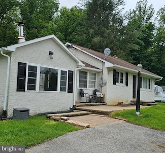102 Northside Rd, Elverson, PA 19520