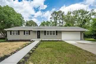 205 Barker Ln, Ballwin, MO 63021
