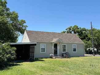 403 E 14th St, La Crosse, KS 67548