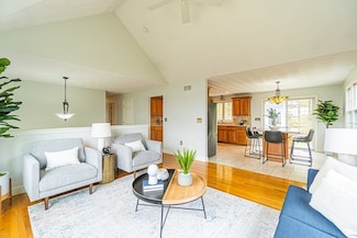 32 Waltham St, Woburn, MA 01801