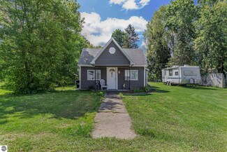 112 E John St, Mesick, MI 49668