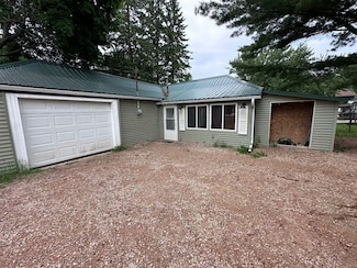 107 N Forest Ave, Gillett, WI 54124