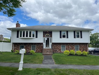 15 Janet Ln, Peabody, MA 01960