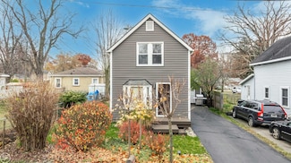 2419 Fordham St, Keego Harbor, MI 48320