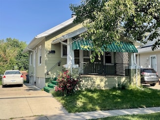 820 10th St NW, Cedar Rapids, IA 52405