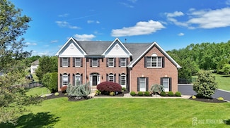 5 Bridle Ct, Monroe Township, NJ 08831