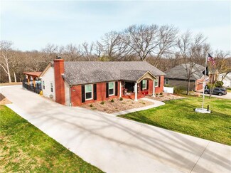 167 Country Club Dr, Nevada, MO 64772