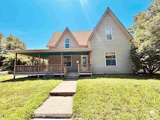 203 W Court St, Clay Center, KS 67432