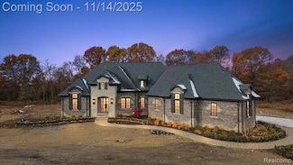 1597 Vista Dr, Oakland Township, MI 48363