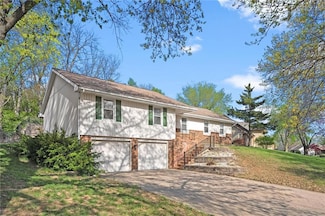 1901 Ridge Rd, Leavenworth, KS 66048
