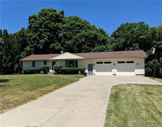 8475 East Ave, Gasport, NY 14067