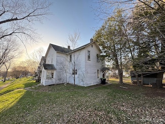 616 E B St, Iron Mountain, MI 49801