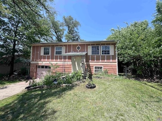 936 SE 37th St, Topeka, KS 66605