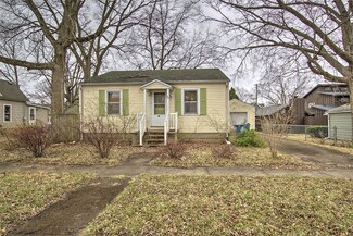 411 E Lincoln St, Monticello, IL 61856