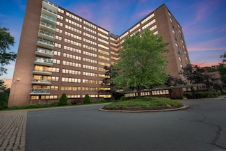 31 Woodland St Unit 8P, Hartford, CT 06105