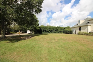 2 Bear Creek Dr, New Orleans, LA 70131