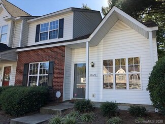 10124 Forest Landing Dr, Charlotte, NC 28213