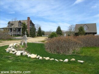 23 Coffins Field Rd, Edgartown, MA 02539