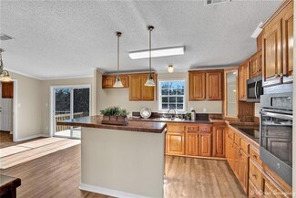 5445 Chuck A Dr, Shreveport, LA 71129